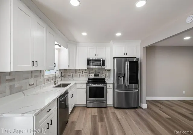 Photo 3 of Single family home for sale at 675 Woodingham Ave, Waterford, MI 48328 | MLS# 20261075626 | Listing updated on 2026-10-17