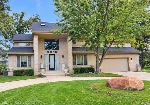 Photo 1 of Single family home for sale at 5612 Stanhope St, West Bloomfield, MI 48322 | MLS# 20261075643 | Listing updated on 2026-10-18