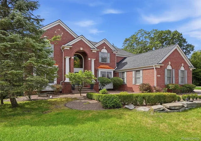 Photo 3 of Mansion for sale at 7079 Chatham Ct, West Bloomfield, MI 48322 | MLS# 20261075648 | Listing updated on 2026-10-11