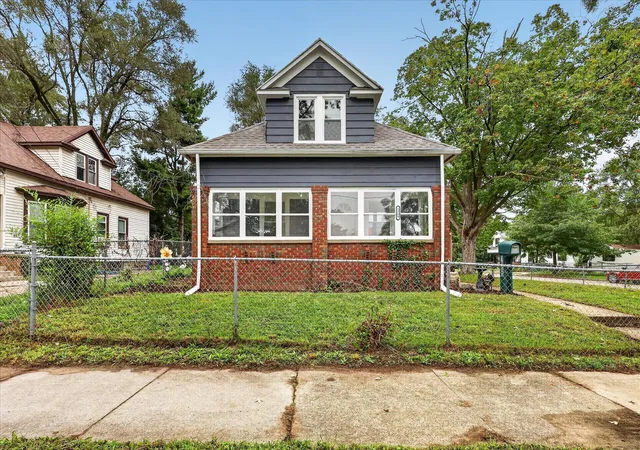 Photo 1 of Sale Pending at 1009 Adams St Se, Grand Rapids, MI 49507 | MLS# 65026049873 | Listing updated on 2026-10-06