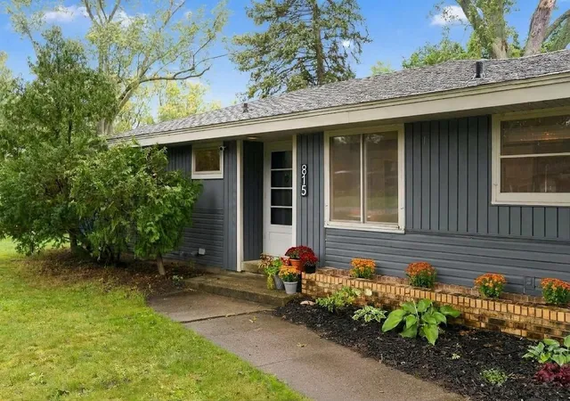 Photo 2 of Single family home for sale at 815 W 24th Street, Holland, MI 49423 | MLS# 71026049878 | Listing updated on 2026-10-21