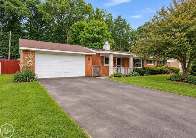 Photo 1 of Single family home for sale at 52161 Brentwood Dr, Shelby Township, MI 48316 | MLS# 58050222278 | Listing updated on 2026-10-16