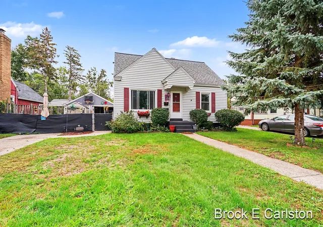 Photo 3 of Single family home for sale at 2996 Roosevelt Rd, Muskegon, MI 49441 | MLS# 71026049897 | Listing updated on 2026-10-09