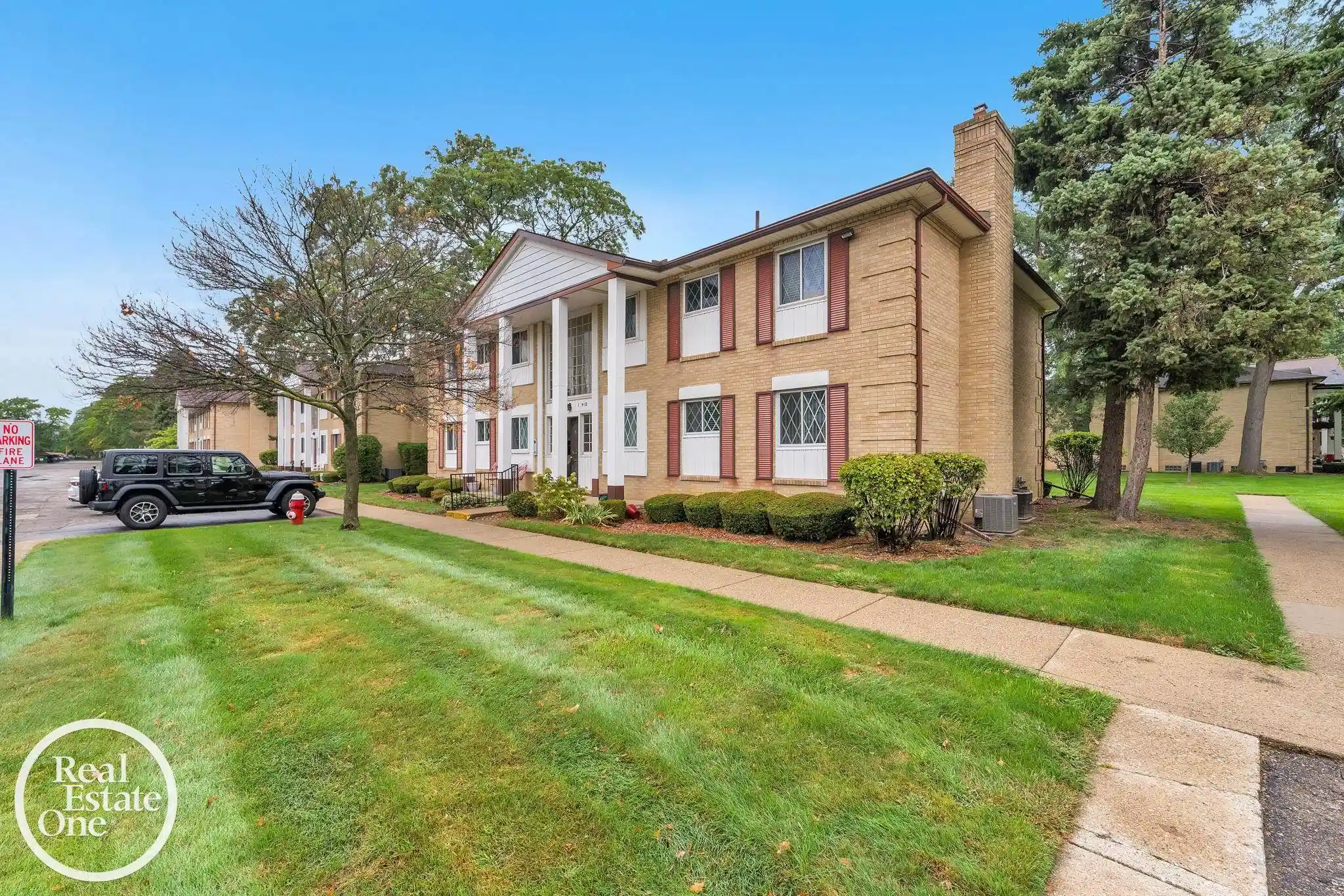 Listing Photo 2 - Condo for sale in 29225 Hayes Rd located at 29225 Hayes Rd, Warren, MI 48088 - Unit 29225 Hayes Rd