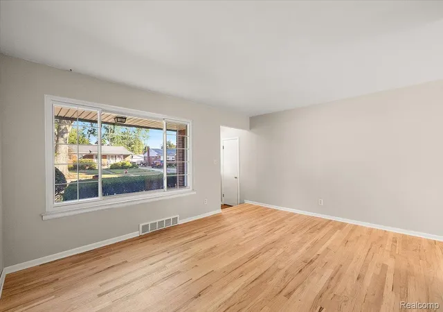 Photo 3 of Single family home for sale at 8860 Kidley Dr, Sterling Heights, MI 48314 | MLS# 20261075735 | Listing updated on 2026-10-18