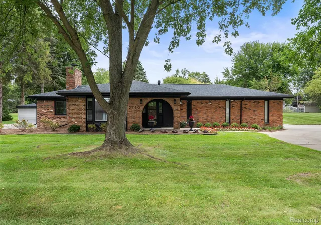 Photo 2 of Single family home for sale at 2780 Candlewick Dr, Lake Orion, MI 48359 | MLS# 20261075740 | Listing updated on 2026-10-18