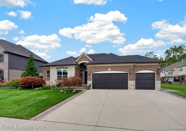 Photo 3 of Single family home for sale at 2034 Osprey, Troy, MI 48083 | MLS# 20261075741 | Listing updated on 2026-10-08