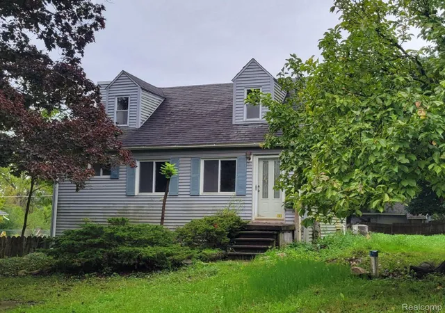 Photo 1 of Single family home for sale at 28391 Rollcrest Rd, Farmington Hills, MI 48334 | MLS# 20261075749 | Listing updated on 2026-10-05