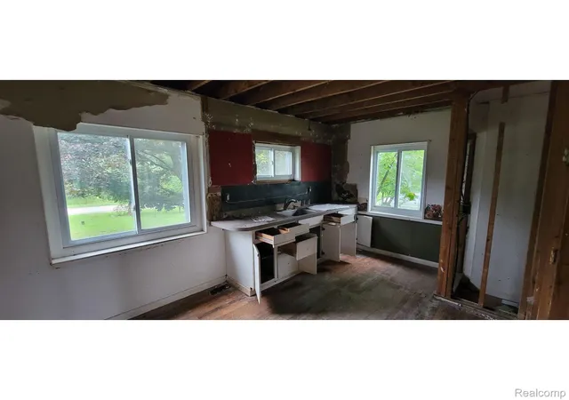 Photo 3 of Single family home for sale at 28391 Rollcrest Rd, Farmington Hills, MI 48334 | MLS# 20261075749 | Listing updated on 2026-10-05