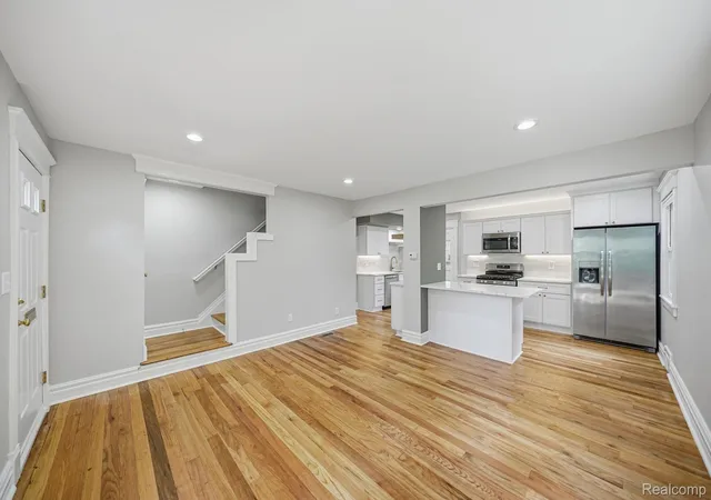 Listing Photo 4 - Condo for sale in building located at 1684 Graefield Rd, Birmingham, MI 48009 - Unit #60