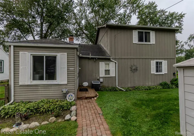 Photo 1 of Single family home for sale at 9393 Boncrest St, Commerce Township, MI 48382 | MLS# 20261075764 | Listing updated on 2026-10-06