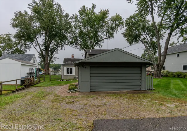 Photo 3 of Single family home for sale at 9393 Boncrest St, Commerce Township, MI 48382 | MLS# 20261075764 | Listing updated on 2026-10-06