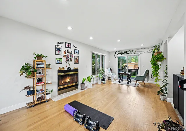 Photo 3 of Single family home for sale at 31888 Bristol Ln, Farmington Hills, MI 48334 | MLS# 20261075791 | Listing updated on 2026-10-19