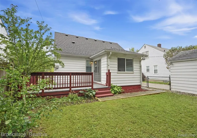 Photo 2 of Single family home for sale at 14085 Lincoln St, Oak Park, MI 48237 | MLS# 20261075794 | Listing updated on 2026-10-19