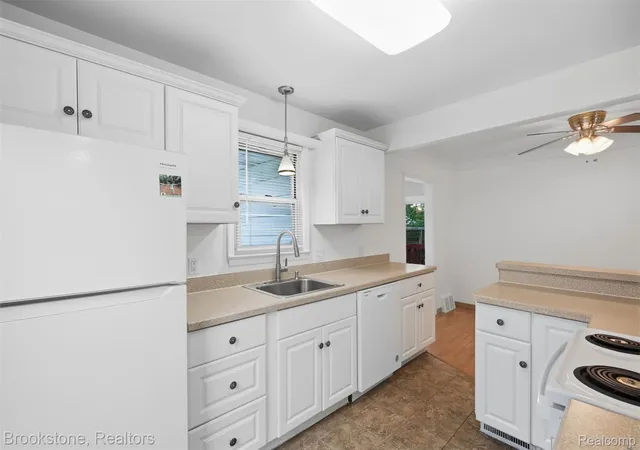 Photo 3 of Single family home for sale at 14085 Lincoln St, Oak Park, MI 48237 | MLS# 20261075794 | Listing updated on 2026-10-19