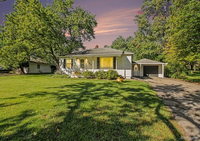 Photo 1 of Sale Pending at 207 N Elms Rd, Flushing, MI 48433 | MLS# 20261075803 | Listing updated on 2026-10-26