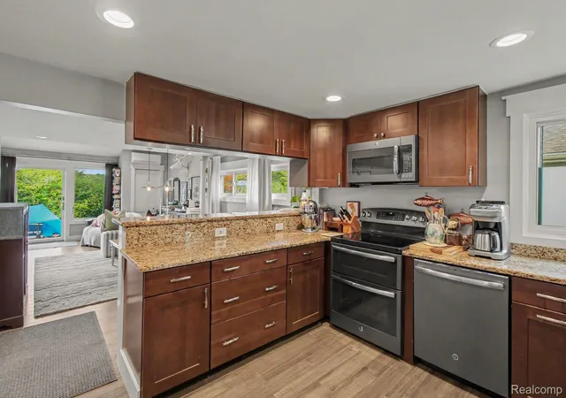Photo 2 of Single family home for sale at 9403 Linck Dr, Pinckney, MI 48169 | MLS# 20261075811 | Listing updated on 2026-10-11