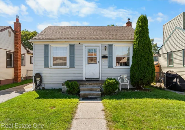 Photo 2 of Single family home for sale at 12937 Castle St, Southgate, MI 48195 | MLS# 20261075815 | Listing updated on 2026-10-19