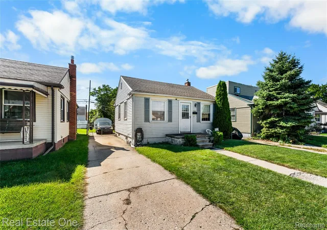 Photo 3 of Single family home for sale at 12937 Castle St, Southgate, MI 48195 | MLS# 20261075815 | Listing updated on 2026-10-19