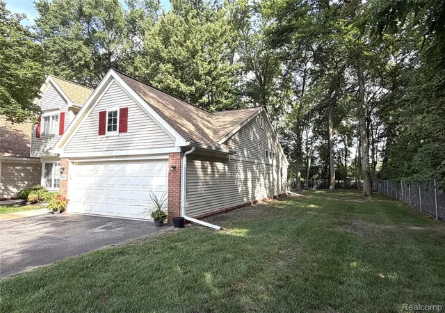 Photo 2 of Condo for sale at 6541 Pembrook Dr, Westland, MI 48185 | MLS# 20261075816 | Listing updated on 2026-10-13