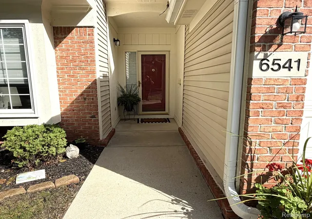 Photo 3 of Condo for sale at 6541 Pembrook Dr, Westland, MI 48185 | MLS# 20261075816 | Listing updated on 2026-10-13