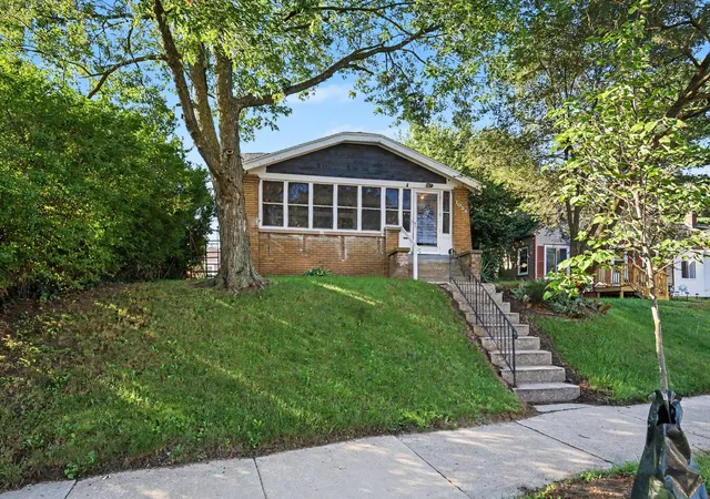 Photo 1 of Single family home for sale at 1036 Dickinson St Se, Grand Rapids, MI 49507 | MLS# 65026050026 | Listing updated on 2026-10-22