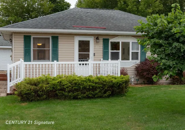 Photo 1 of Sale Pending at 418 S Jennings St, Pinconning, MI 48650 | MLS# 61050222344 | Listing updated on 2026-10-06