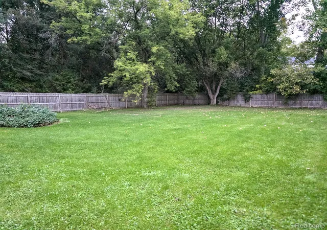 Photo 3 of Single family home for sale at 1370 S Graham Rd, Flint, MI 48532 | MLS# 20261075851 | Listing updated on 2026-10-06