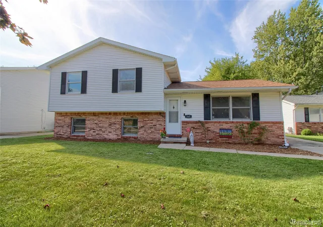 Photo 1 of Sale Pending at 565 N Roessler St, Monroe, MI 48162 | MLS# 20261075858 | Listing updated on 2026-10-04