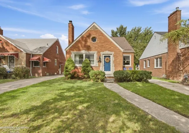 Photo 1 of Single family home for sale at 1790 Kenmore Dr, Grosse Pointe Woods, MI 48236 | MLS# 58050222362 | Listing updated on 2026-10-09