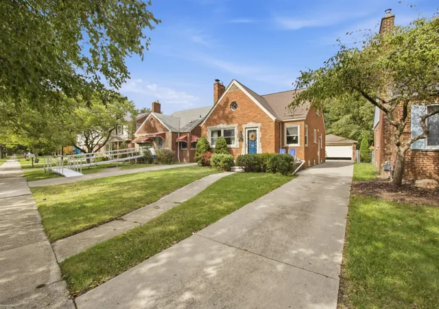 Photo 2 of Single family home for sale at 1790 Kenmore Dr, Grosse Pointe Woods, MI 48236 | MLS# 58050222362 | Listing updated on 2026-10-09