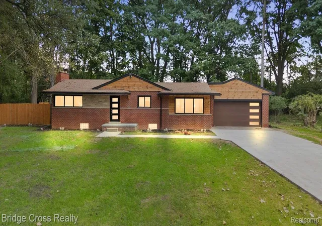 Photo 1 of Single family home for sale at 25240 Muerland Rd, Southfield, MI 48033 | MLS# 20261075872 | Listing updated on 2026-10-17