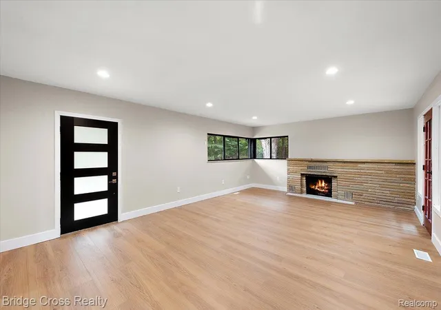 Photo 2 of Single family home for sale at 25240 Muerland Rd, Southfield, MI 48033 | MLS# 20261075872 | Listing updated on 2026-10-17