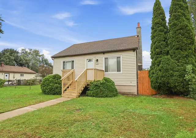 Photo 2 of Single family home for sale at 6465 Bailey St, Taylor, MI 48180 | MLS# 81026050069 | Listing updated on 2026-10-05