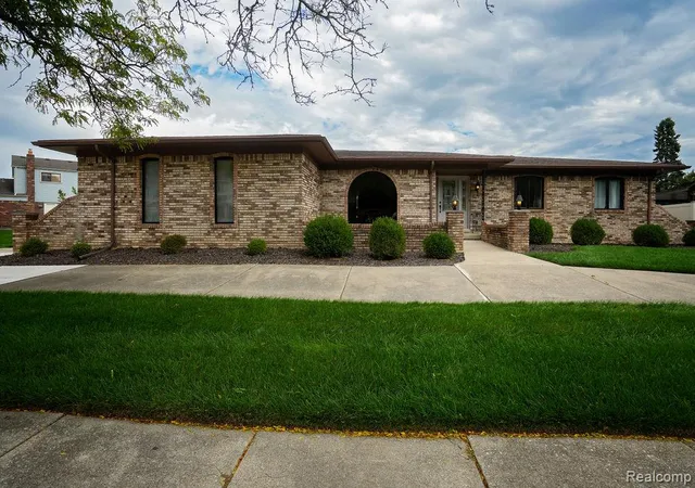 Photo 1 of Single family home for sale at 18071 Ryanwood Dr, Riverview, MI 48193 | MLS# 20261075891 | Listing updated on 2026-10-17