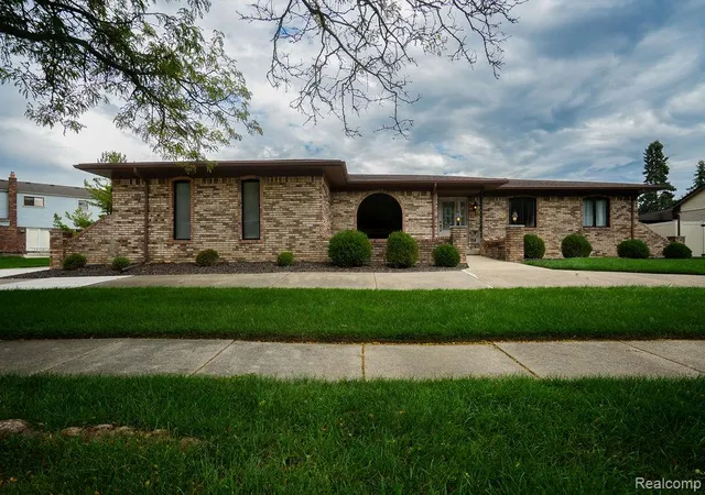Photo 2 of Single family home for sale at 18071 Ryanwood Dr, Riverview, MI 48193 | MLS# 20261075891 | Listing updated on 2026-10-17