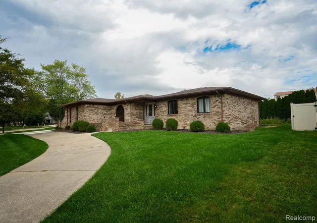 Photo 3 of Single family home for sale at 18071 Ryanwood Dr, Riverview, MI 48193 | MLS# 20261075891 | Listing updated on 2026-10-17