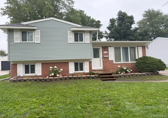 Photo 1 of Sale Pending at 5348 Winshall Dr, Swartz Creek, MI 48473 | MLS# 20261075907 | Listing updated on 2026-10-20