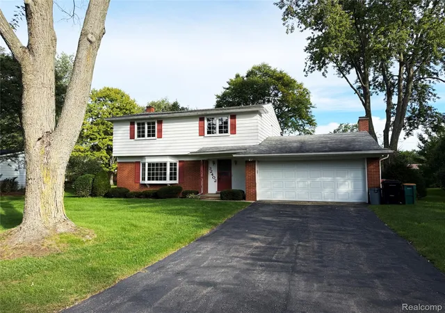 Photo 1 of Single family home for sale at 32402 Dunford St, Farmington Hills, MI 48334 | MLS# 20261075928 | Listing updated on 2026-10-18