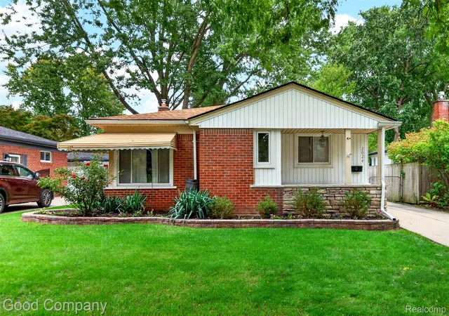 Photo 1 of Sale Pending at 3024 Marais Ave, Royal Oak, MI 48073 | MLS# 20261075939 | Listing updated on 2026-10-14