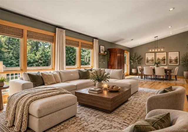 Photo 3 of Single family home for sale at 4430 Queens Way, Bloomfield Hills, MI 48304 | MLS# 20261075972 | Listing updated on 2026-10-14