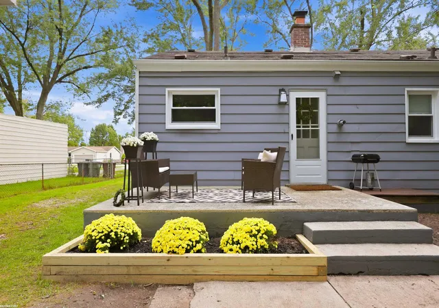 Photo 2 of Single family home for sale at 8241 Russell St, Shelby Township, MI 48317 | MLS# 58050222402 | Listing updated on 2026-10-11