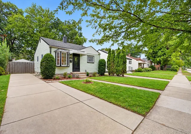 Photo 1 of Single family home for sale at 27425 Osmun St, Madison Heights, MI 48071 | MLS# 20261076019 | Listing updated on 2026-10-11