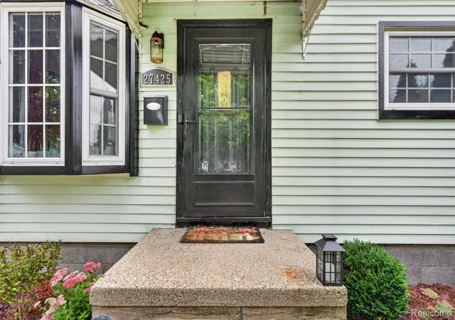 Photo 3 of Single family home for sale at 27425 Osmun St, Madison Heights, MI 48071 | MLS# 20261076019 | Listing updated on 2026-10-11