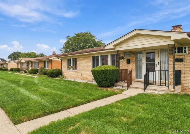 Photo 3 of Condo for sale at 19301 E 13 Mile Rd #38, Roseville, MI 48066 | MLS# 20261076033 | Listing updated on 2026-10-21