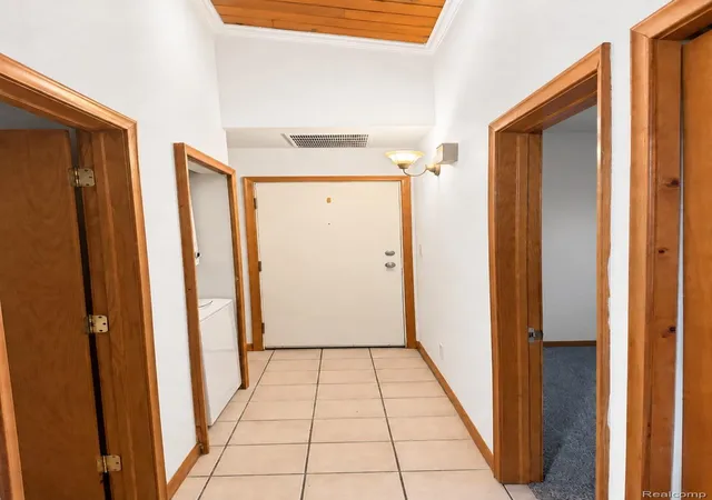 Listing Photo 4 - Condo for sale in building located at 29589 W Jefferson Ave S, Gibraltar, MI 48173 - Unit #16