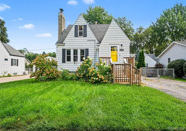 Photo 1 of Sale Pending at 3418 Seebaldt Ave, Waterford, MI 48329 | MLS# 20261076038 | Listing updated on 2026-10-11