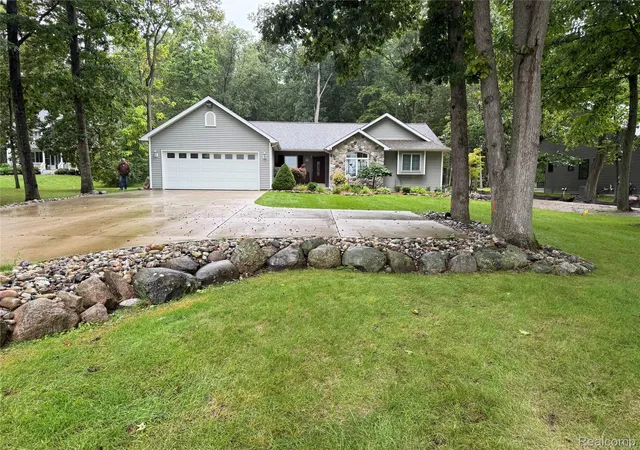 Photo 1 of Single family home for sale at 16290 Whitehead Dr, Linden, MI 48451 | MLS# 20261076069 | Listing updated on 2026-10-19