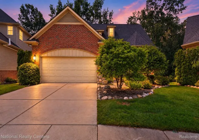 Photo 2 of Condo for sale at 5590 River Park Dr, Waterford, MI 48327 | MLS# 20261076082 | Listing updated on 2026-10-06