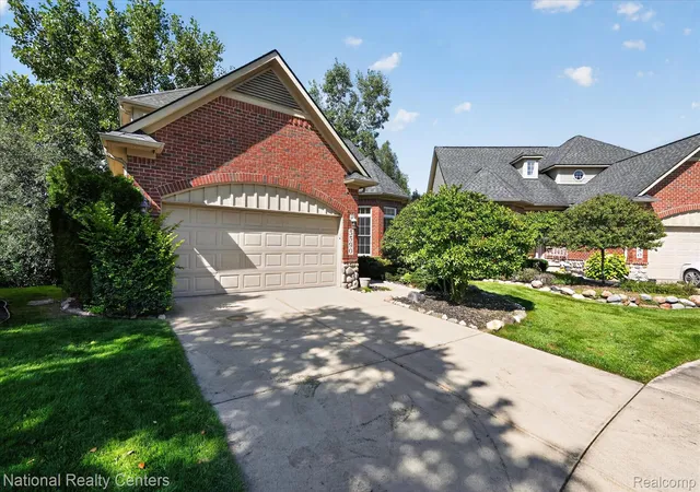 Photo 3 of Condo for sale at 5590 River Park Dr, Waterford, MI 48327 | MLS# 20261076082 | Listing updated on 2026-10-06